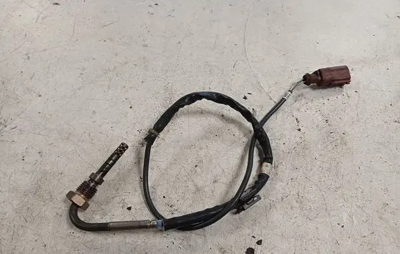 Volkswagen Tiguan Exhaust gas temperature sensor 03L906088C