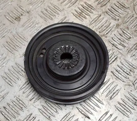 Volkswagen Golf VII Crankshaft pulley 04C105243D