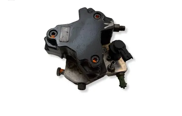 Volvo V70 Fuel injection high pressure pump 30756125 0445010111