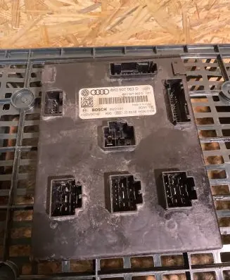 Audi A5 8T 8F Comfort/convenience module 8K0907063D 05021001 F005V00749