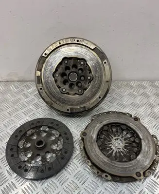 BMW 2 F46 Clutch set kit 8601637