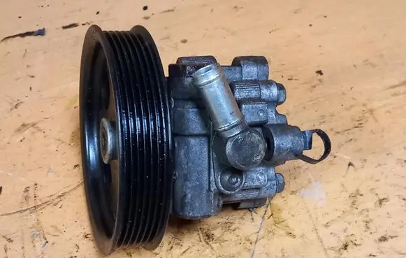 Chrysler Voyager Power steering pump 04593830AA