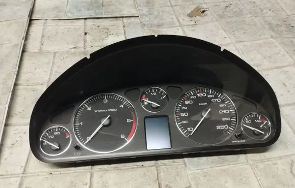 Peugeot 407 Speedometer (instrument cluster) 9664667680