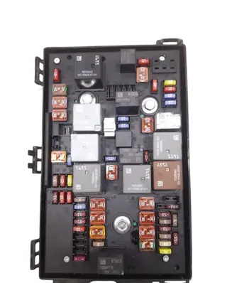 Opel Zafira C Fuse module C11000139