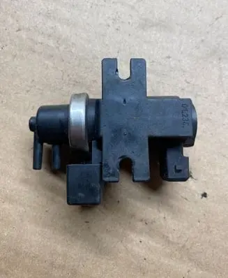 BMW 5 E39 Turbo solenoid valve 72279600
