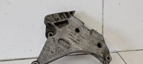 Volkswagen Golf VII Engine mounting bracket 03L199207