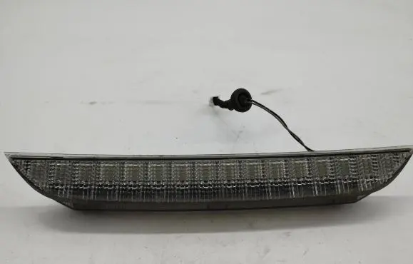 Citroen C-Crosser Third/center stoplight E13021906
