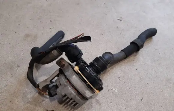 Mercedes-Benz C AMG W205 Electric auxiliary coolant/water pump A0005002400