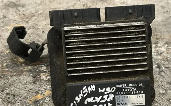 Toyota Avensis T250 Fuel injection control unit/module 