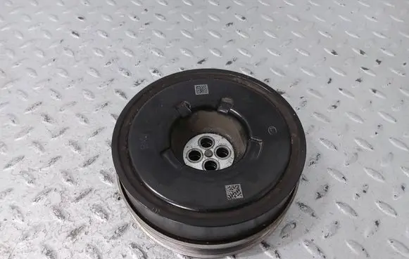 BMW 1 F40 Crankshaft pulley 8687695