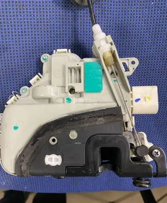 Audi A6 S6 C7 4G Front door lock 8J1837015D