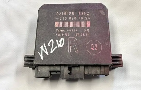 Mercedes-Benz E W210 Door control unit/module 2108207626 356826