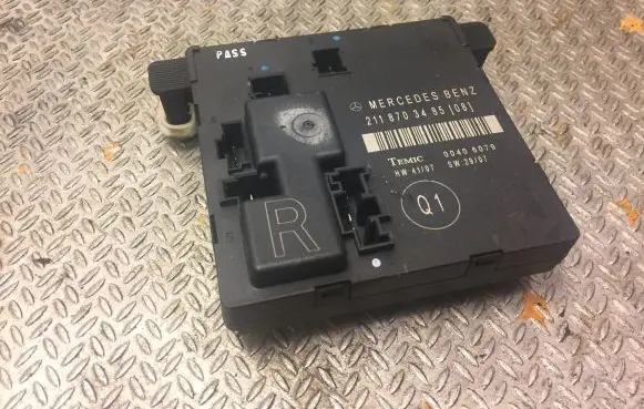 Mercedes-Benz E W211 Door control unit/module 2118703485 A2118703485
