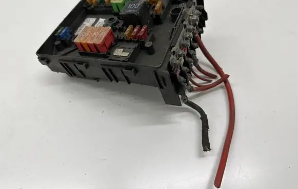 Volkswagen PASSAT B7 Fuse module 1K0937125A