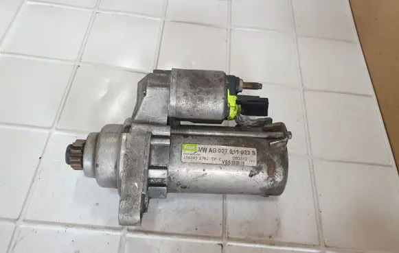 Volkswagen Polo IV 9N3 Starter motor D6GS12 02T911023S