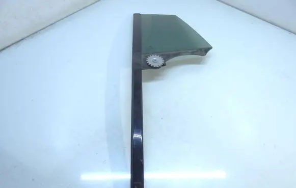 Rear vent window glass
