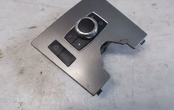 Mercedes-Benz E W212 Head unit multimedia control panelsterownika