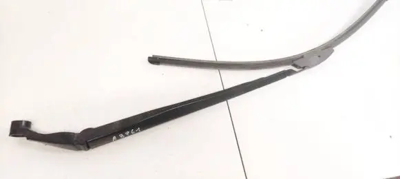 Toyota Auris E180 Front wiper blade arm