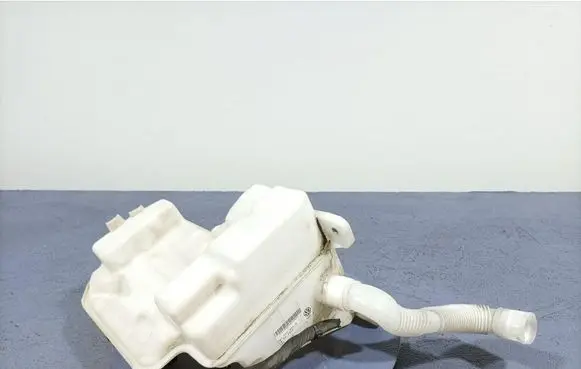 Windshield washer fluid reservoir/tank