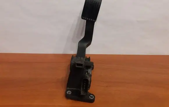 Mercedes-Benz Sprinter W901 W902 W903 W904 Accelerator throttle pedal 0281002335 A9013000404