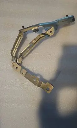Tailgate/trunk/boot hinge