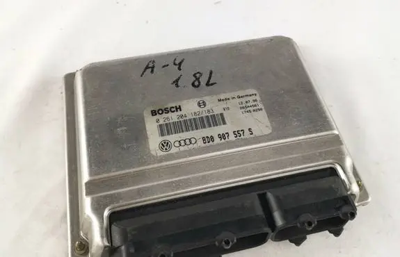 Audi A4 S4 B5 8D Engine control unit/module 8D0907557S 26SA4561 0261204182