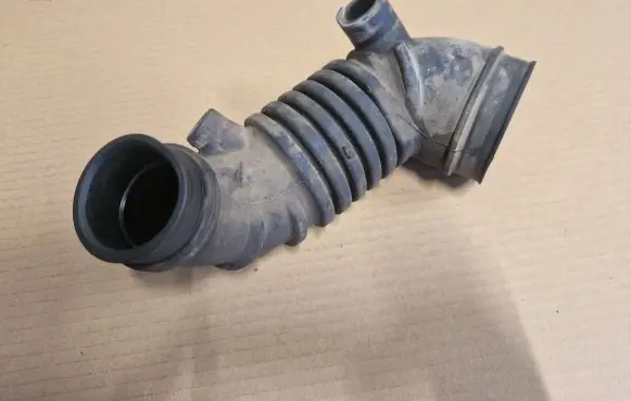 Mitsubishi L200 Turbo air intake inlet pipe/hose 1505A237