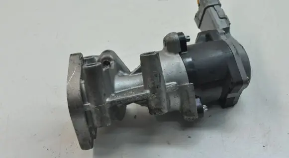 Jaguar XJ X350 EGR valve 4R8Q9D475AC