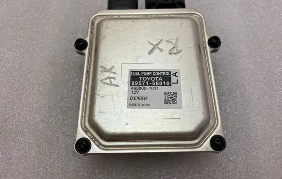 Lexus RX 450H Fuel injection pump control unit/module 8957158010