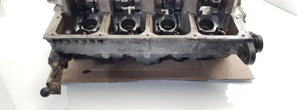 Volkswagen PASSAT B5.5 Engine head 