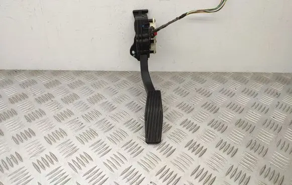 Chevrolet Aveo Accelerator throttle pedal 96858781