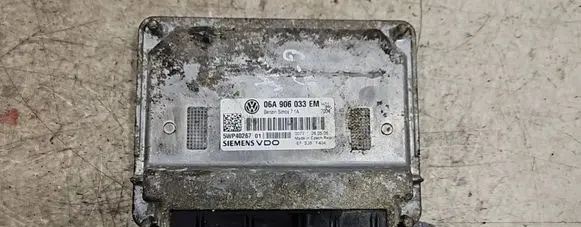 Volkswagen Golf V Engine control unit/module 06A906033EM 5WP40267
