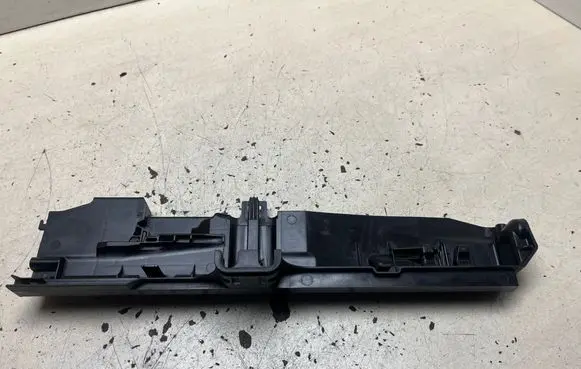 BMW 1 E81 E87 Radiator mount bracket 17107524912 11074810