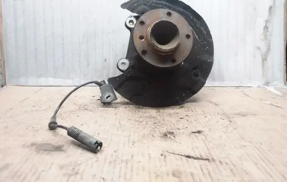 BMW 1 E81 E87 Front wheel hub 6764444