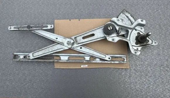 Honda Prelude Front door manual window regulator 75320-SB0-013 75320-SB0-014