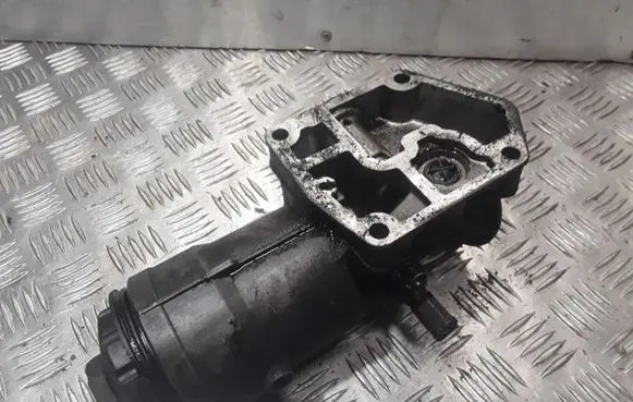 Oil filter mounting bracket