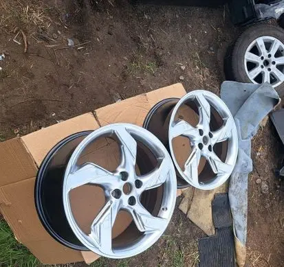 Opel Adam R18 alloy rim 39075326