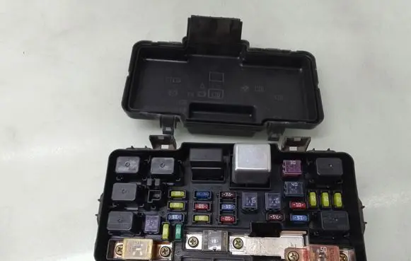 Honda Civic Fuse module