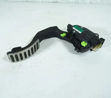Volkswagen Phaeton Accelerator throttle pedal 3D1721503N
