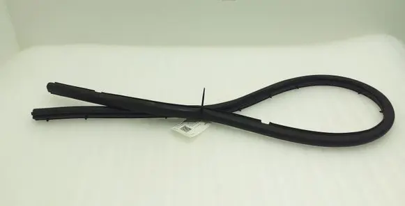 Peugeot RCZ Front door rubber seal YM18500680