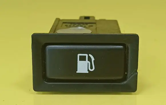 Toyota Avensis T250 Fuel tank opening switch 156795