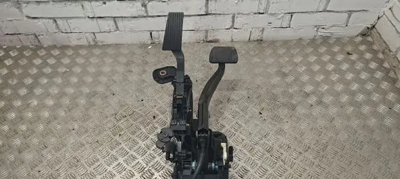 Ram 1500 DT Pedal assembly 68267286AB