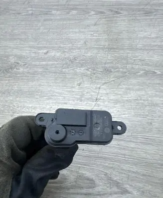 Audi A3 S3 8V Fuel tank cap lock motor 8V0862153A