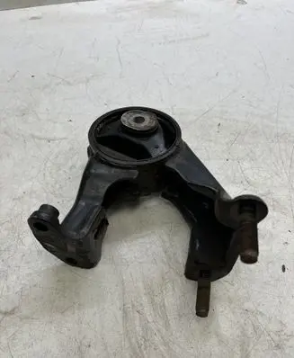 Toyota Avensis T250 Engine mount bracket