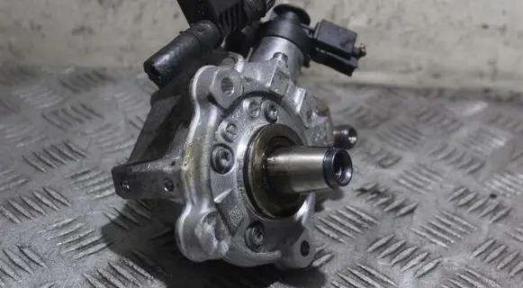BMW 3 F30 F35 F31 Fuel injection high pressure pump 0445010517