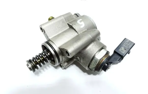 Skoda Octavia Mk2 (1Z) Fuel injection high pressure pump 03C127025R BERTO5