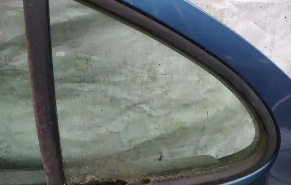 Renault Megane I Rear vent window glass