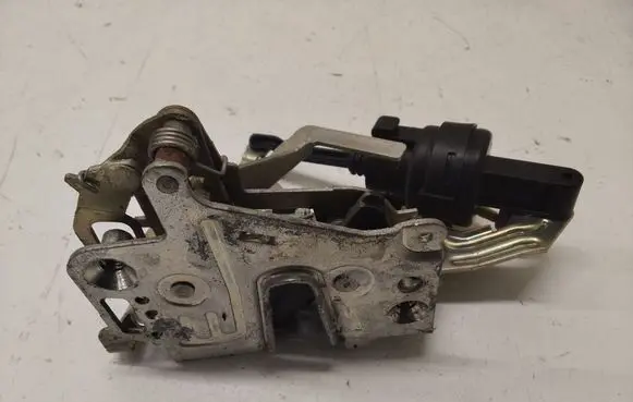 Mercedes-Benz E W210 Rear door lock 2027300635