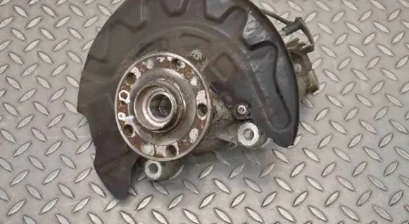 Volkswagen Golf VII Front wheel hub