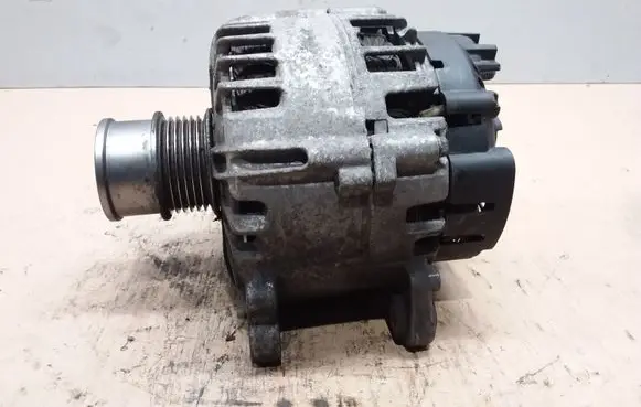 Volkswagen Golf VII Generator/alternator 04C903023K